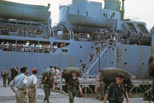 Debarquement_Saigon_en_provenance_de_Coree_1.jpg